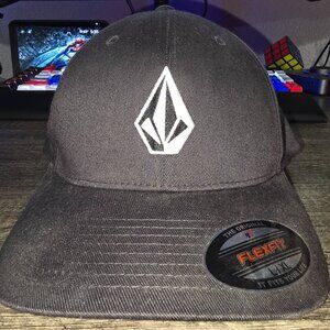 Volcom Black Flex Fit L/XL